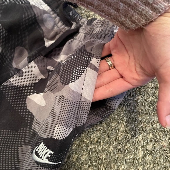 Boy Size Large Nike Lot One shorts and one pants - Picture 4 of 8